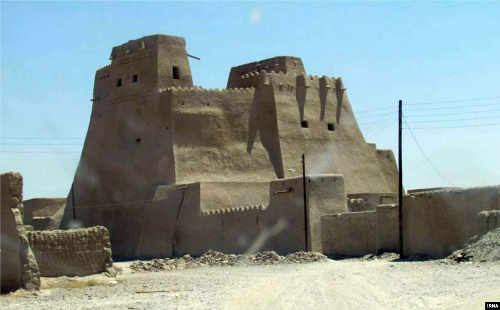 قلعه زیبای سب مرتفع ترین بنای خشت و گلی ایران در زاهدان