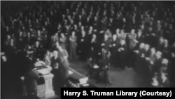 미국 대통령이 매년 의회에서 연설하는 관행은 미국 헌법에 뿌리를 두고 있다.