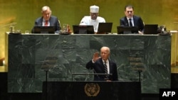 Presidente dos EUA, Joe Biden, acena depois de discursar durante a 79.ª Sessão da Assembleia Geral das Nações Unidas na sede das Nações Unidas em Nova Iorque, em 24 de setembro de 2024. Foto de TIMOTHY A. CLARY / AFP