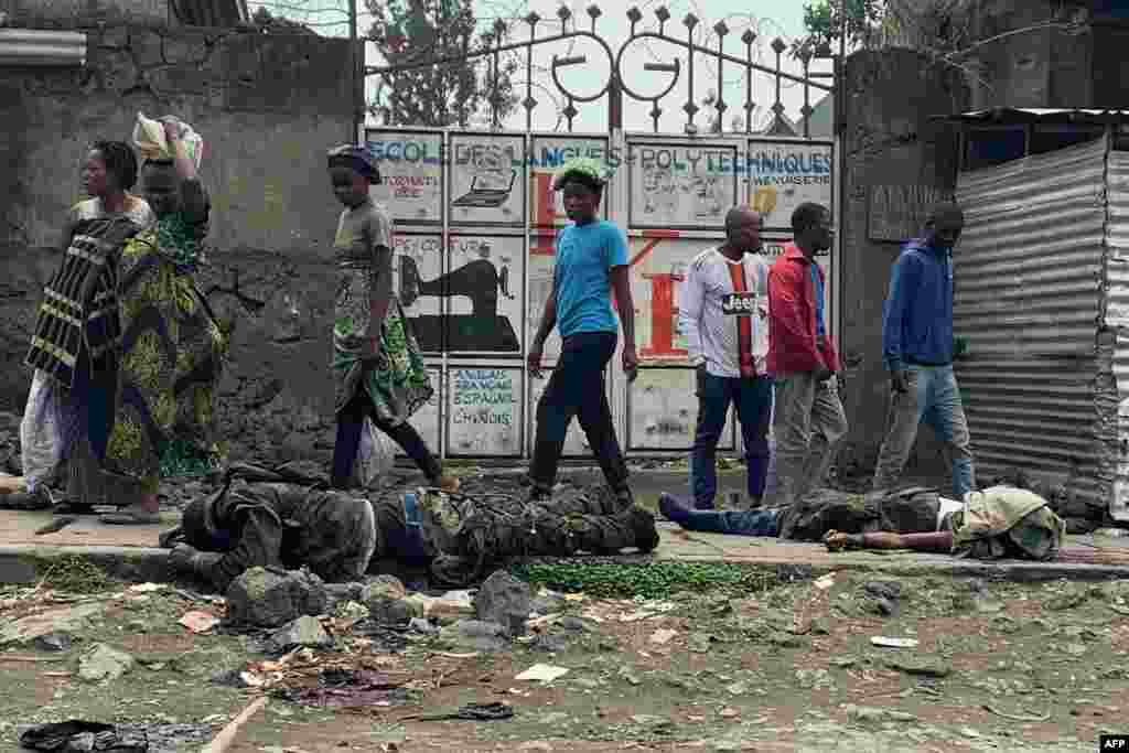 Residents look at the bodies of Congolese soldiers killed in Goma, Democratic Republic of Congo, Jan. 28, 2025. Intense fighting has left bodies in the streets and overwhelmed hospitals in the besieged city of Goma, the United Nations said, as protesters furious about international inaction attacked embassies in the country&#39;s capital.