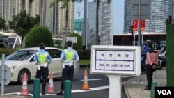 澳门法院2026年9月16日以不公开方式开庭审理民主派前议员区锦新涉嫌危害国家安全案，法院外警察进行巡查工作。