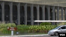 El Palacio de Itamaraty, sede la cancillería brasileña en Brasilia, donde este lunes el gobierno analizará la marcha de la economía.