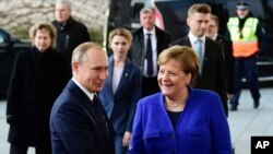 지난해 1월 블라디미르 푸틴 러시아 대통령과 앙겔라 메르켈 독일 총이가 베를린에서 만났다.