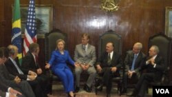 Menlu AS Hillary Clinton menghadiri pertemuan di Brazil.