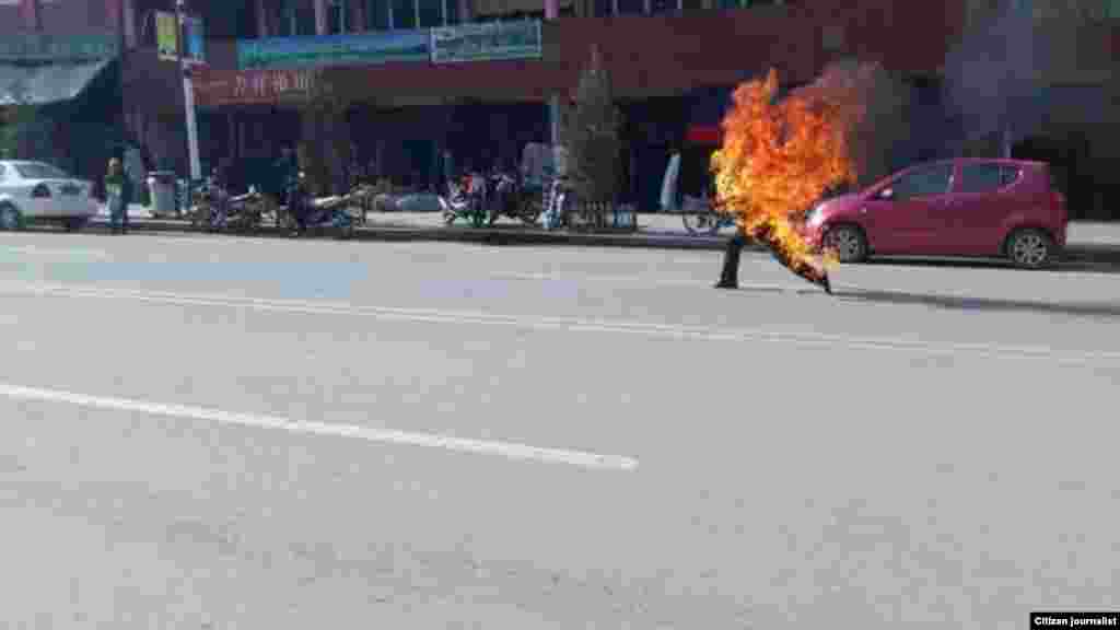 dorjee rinchen&#39;s self-immolation in labrang