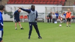 UBenjani Mwaruwari Uthi Kumele Kulungiswe Konke Okuhluphaye eZimbabwe