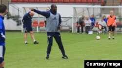 UBenjani Mwaruwari in action recently coaching players in the United Kingdom. (Courtesy Photo: Benjani Mwaruwari)