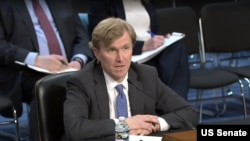 战争部负责政策事务的副部长埃尔布里奇·科尔比(Elbridge Colby)在国会参议院军事委员会听证会上说明2026年《国家防务战略》。(2026年3月3日) 