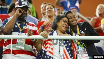 U dumbasi bilan yuzimga otirdi