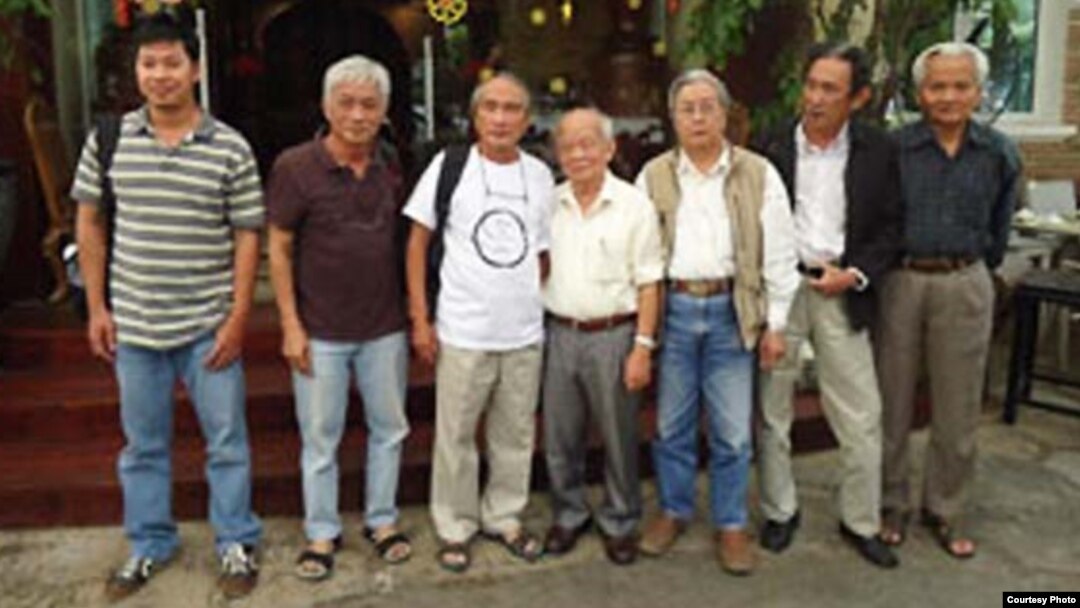 Các thành viên nhóm Văn đoàn Độc lập Việt Nam tại Sài Gòn.