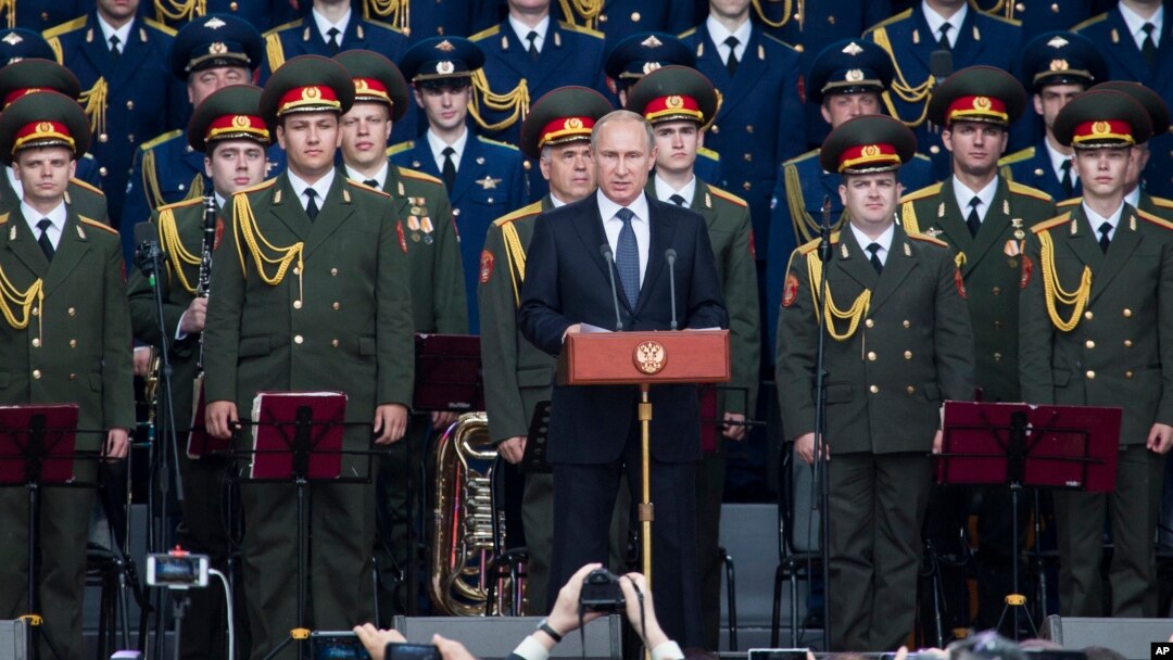 Tổng thống Nga Vladimir Putin phát biểu tại triển lãm quân sự quốc tế ở Kubinka, ngày 16/6/2015.