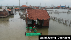 Industri menyumbang emisi yang berdampak ke perubahan iklim. Walhi Jateng mengingatkan rantai sebab akibat itu, dan mendesak pengembangan industri ramah lingkungan. (Foto: Courtesy/Walhi Jateng)