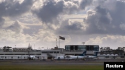 Pesawat Airbus jenis Bombardier Q300 di Bandara Auckland, Selandia Baru, 25 Juni 2017. (Foto: dok)