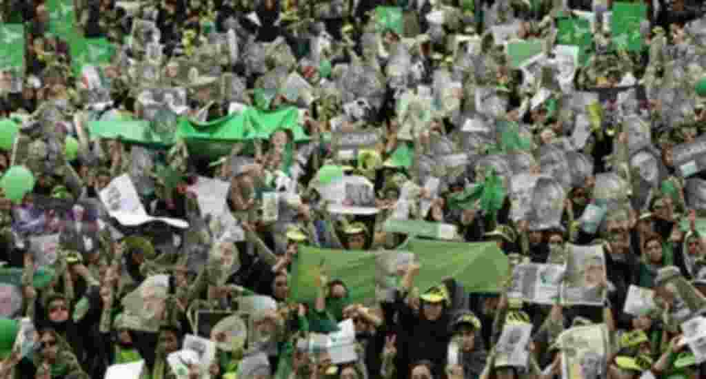 Supporters of main challenger and reformist candidate Mir Hossein Mousavi, many carrying posters of him, attend an election rally at the Heidarnia stadium in Tehran, Iran, Tuesday, June 9, 2009. (AP Photo / Ben Curtis)