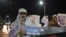 Des Mauritaniens célèbrent la victoire de Mohamed Ould Ghazouani, candidat du parti au pouvoir en Mauritanie, lors de l'élection présidentielle, le 23 juin 2019.