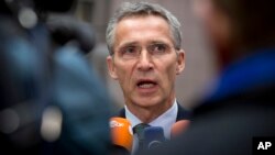 Sekjen NATO Jens Stoltenberg berbicara kepada media di Brussels, Selasa (18/11).