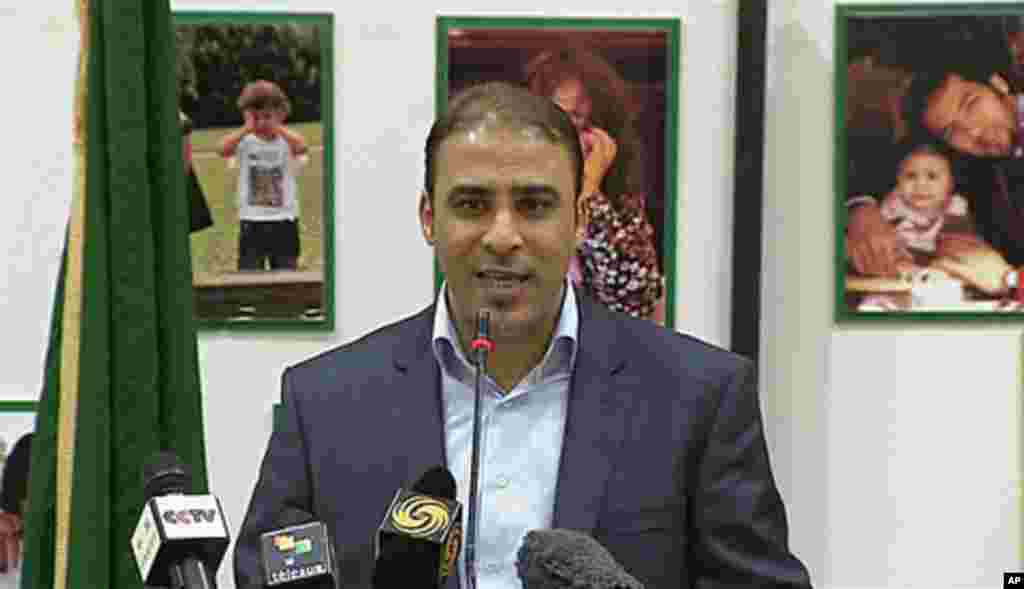 Libya's government spokesman Moussa Ibrahim holds a news conference in Tripoli, Libya, Sunday, August 21, 2011. (AP)
