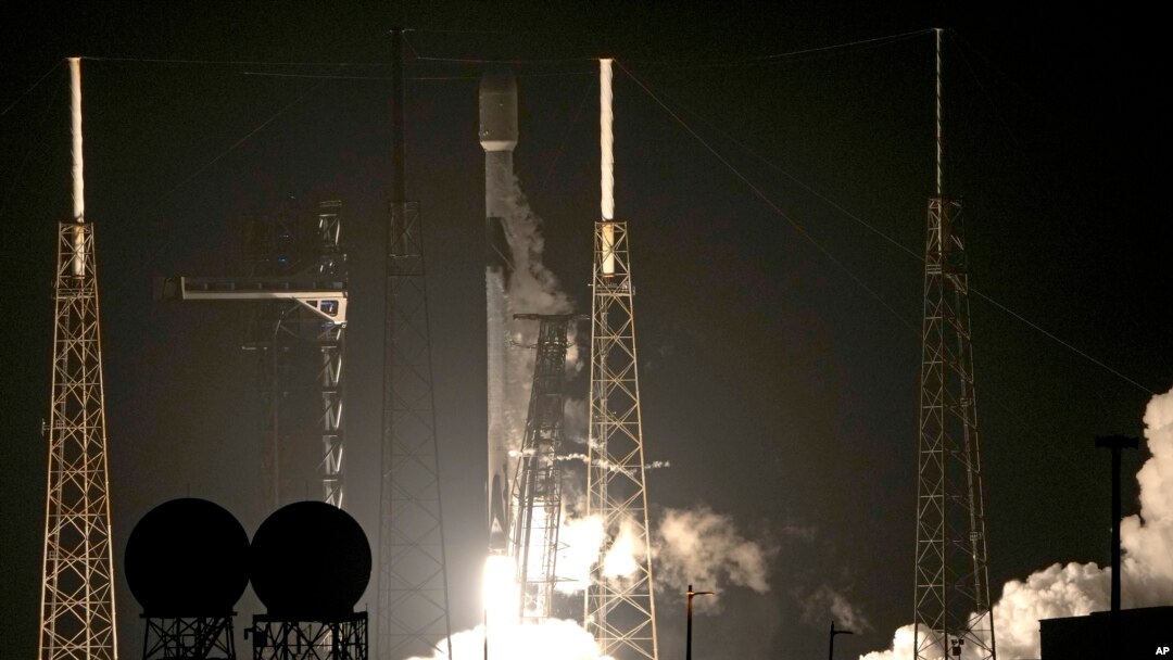Lansiranje najnovijeg NASA satelita PACE iz vazduhoplovne baze Kejp Kanaveral na Floridi, 8. februar, 2024. (Foto: AP/John Raoux)