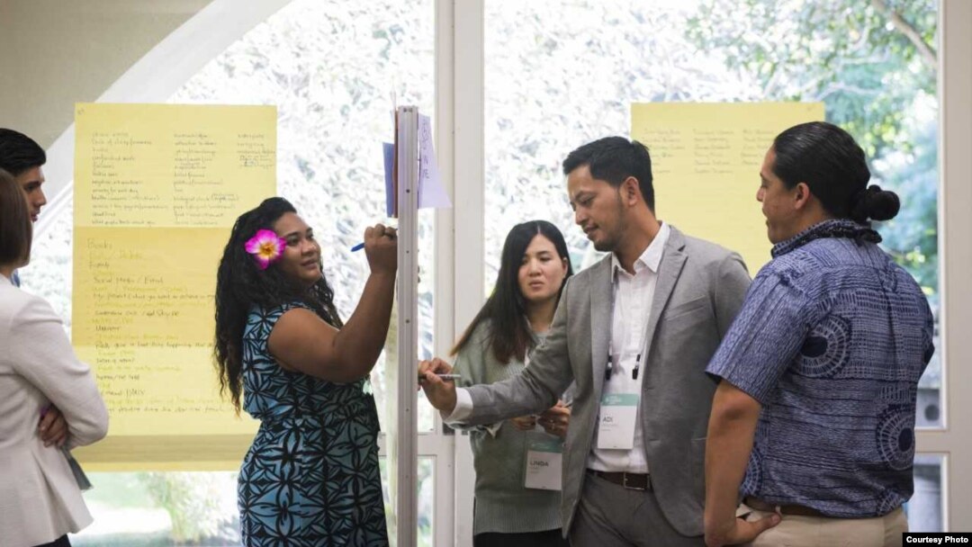 Rahman Adi Pradana (kedua dari kanan) menjadi salah seorang dari 21 calon pemimpin muda di Asia Pasifik yang mengikuti program “Asia-Pasific Leaders Program 2019” di Hawaii, AS (Obama Foundation). 