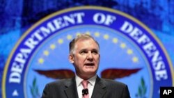 Zamjenik ministra obrane William Lynn objavljuje novu kibernetsku strategiju Pentagona