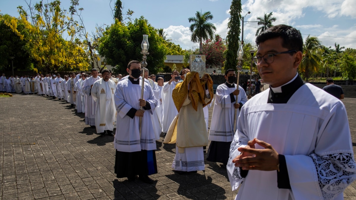 Gobierno de Nicaragua excarcela a 12 sacerdotes y los envía al Vaticano  tras un acuerdo con la Santa Sede