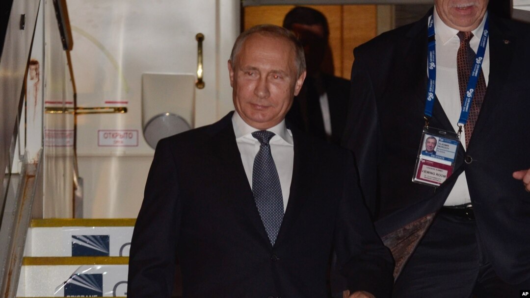 Tổng thống Nga Vladimir Putin đến thành phố ven biển miền đông Úc hôm thứ Sáu, sau khi Kyiv tố cáo Nga là gửi một loạt binh sĩ và vũ khí mới vào đông bộ Ukraine.