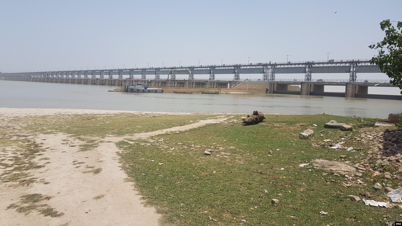  دریائے سندھ صوبے میں بہنے والا واحد دریا ہے جس پر اس صوبے کی زراعت کا بڑا انحصار ہے۔ لیکن رواں برس دریا میں پانی کی کمی شدت اختیار کر چکی ہے۔