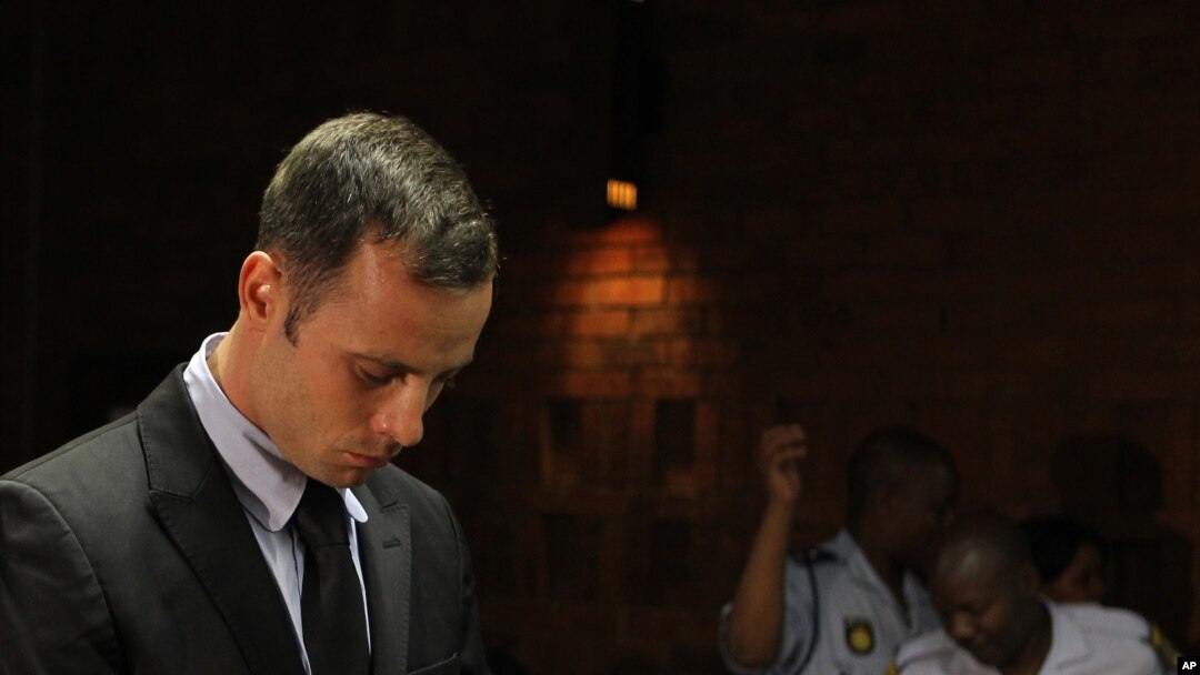 Oscar Pistorius saat mengikuti sidang di pengadilan Pretoria, Afrika Selatan (20/2).