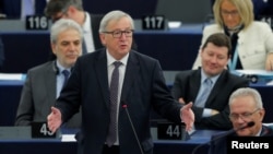 Presiden Komisi Eropa Jean-Claude Juncker berbicara di depan anggota parlemen Eropa di Strasbourg, Perancis, Selasa (6/2). 