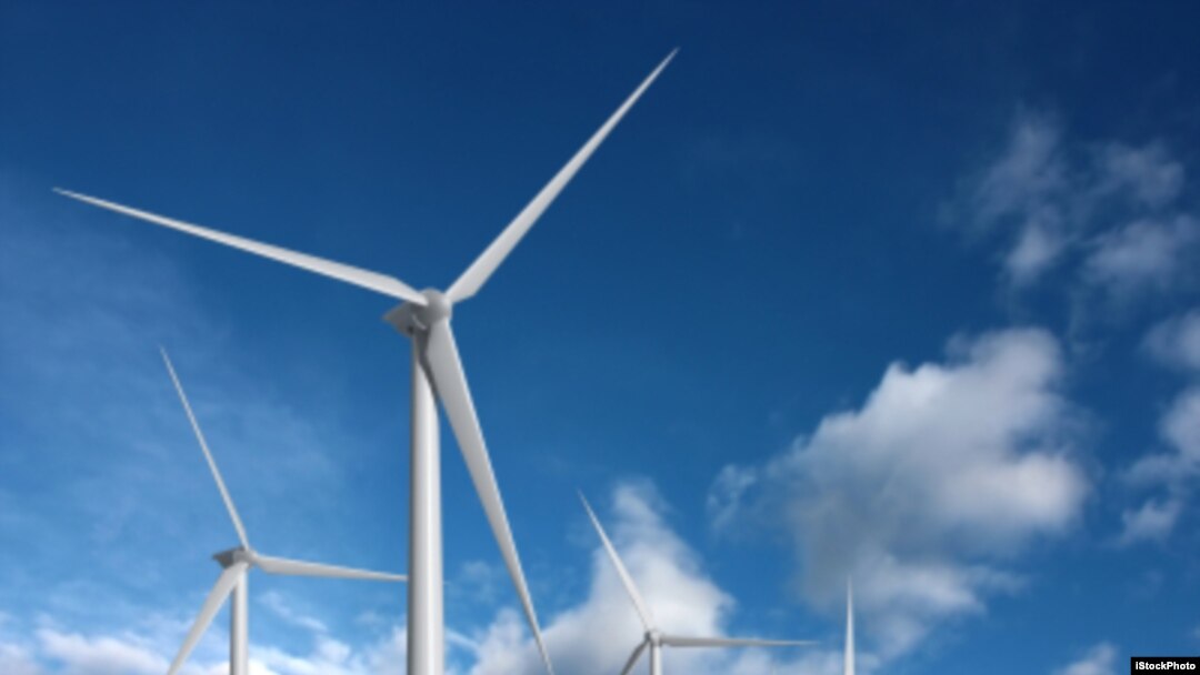 La energía eólica es barata y sostenible, y el número de aerogeneradores instalados está aumentando en todo el mundo.