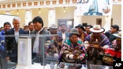 El presidente Evo Morales durante la presentacion del modelo del nuevo palacio de gobierno en La Paz.