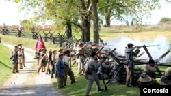 Actores recrean la batalla de Antietam, que el 17 de septiembre hace 150 años, se convirtió en el día más sangriento de la historia estadounidense. Foto cortesía del Antietam National Battlefield, Maryland.