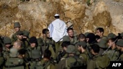 Izraelski vojnici kraj Madžal Šamsa na Golanskoj visoravni