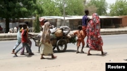 'Yan gudun hijira kusa da Maiduguri, Mayu 14, 2015.