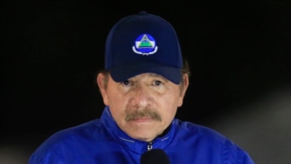 El presidente de Nicaragua, Daniel Ortega, habla durante la ceremonia de inauguración de un paso elevado en Managua, el 15 de abril de 2020 .