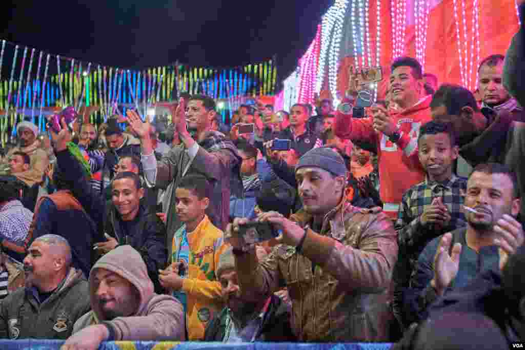 Before the sun&#39;s rays reach the inner sanctuary, national and international tourists gather to celebrate with a night-long festival, watching local and international traditional dance shows. (Hamada Elrasam/VOA) 
