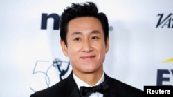 Lee Sun-kyun menghadiri acara penghargaan Emmy Awards di New York City, New York, 21 November 2022. (Foto: Eduardo Munoz/Reuters)