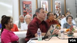 William and Sotie Heidt attended an informal gathering with Cambodian community in Silver Spring, Maryland, July 23, 2017. (Nem Sopheakpanha/VOA Khmer)