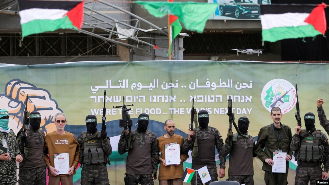ګمان کیږي چې لا هم لسګونه اسرائیلیان د حماس ډلې سره بندیان دي. 