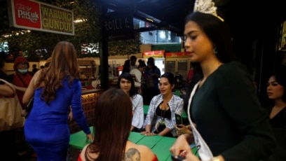 Klitoris jinsiy aloqasini onlayn tomosha qiling