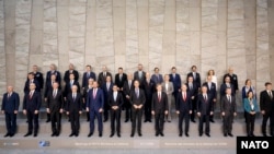 مارک روته، دبیرکل ناتو، و ویزران دفاع کشورهای عضو ناتو در مقر ناتو در بروکسل، بلژیک، ۲۳ بهمن ۱۴۰۴