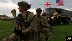 Tentara AS yang mengikuti latihan bersama AS-Georgia Noble Partner 2015 di pangkalan militer Vaziani di luar Tbilisi, Georgia, 17 Mei 2015.