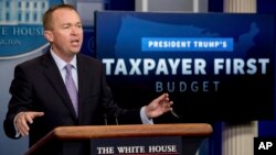 Direktur Anggaran, Mick Mulvaney, memberikan penjelasan kepada media mengenai Rencana Anggaran tahun 2018 di Washington DC (23/5). 