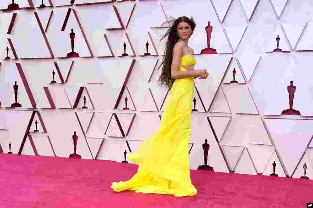 Zendaya arrives at the Oscars on Sunday, April 25, 2021, at Union Station in Los Angeles. (AP Photo/Chris Pizzello, Pool)