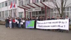Studenti na Kosovu traže viznu liberalizaciju, srpski studenti odlaze zbog nezaposlenosti i neizvesnosti