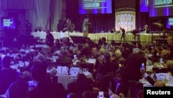 Serokê Amerîkayê Donald Trump Xanima Yekem Melania Trump di merasîma şîvxwarina Peyamnêrên Koşka Spî de berî êrîşa çekdarî çê bibe.