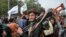 Chiến binh Taliban tập họp trên đường phố Kabul ngày 31/8/2021 mừng ngày Mỹ rút khỏi Afghanistan.