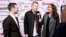 Ryan Lewis y Macklemore, ganadores del premio revelación, fueron entrevistados a su llegada a la ceremonia en Nueva York.