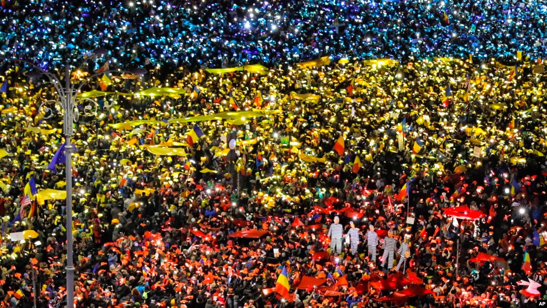 Hàng chục ngàn người Romania đã xuống đường đòi chính phủ từ chức, Bucharest, Romani, ngày 12/02/2017.