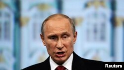 Le President russe Vladimir Putin s'exprimant à l'occasion du forum économique internationale de St. Petersbourg le 23 Mai 2014.